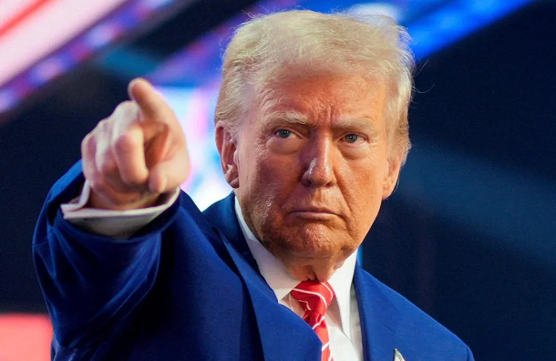 Tramp ABŞ hava limanlarına polisi göndərəcəyi ilə hədələyib