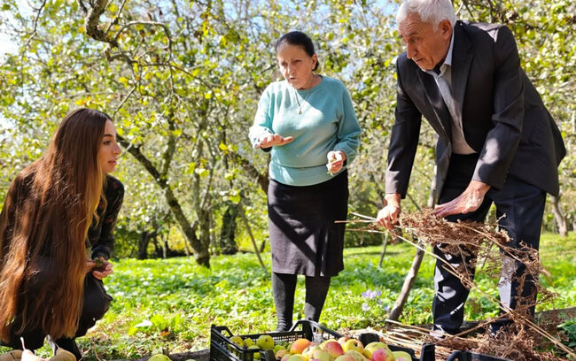 Arzu Əliyeva şamaxılı ailənin qonağı oldu - Fotolar