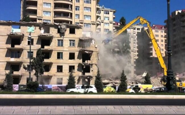 Bakıdakı 5 və 9 mərtəbəli binalar söküləcək - Video