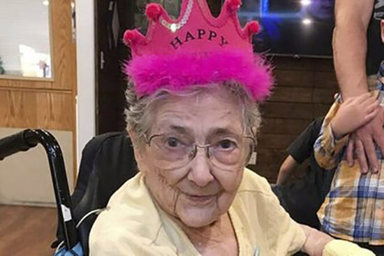 Daxili orqanları əksinə olan qadın yüz ilə yaxın yaşadı