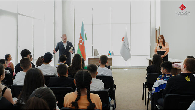 "Veysəloğlu" əməkdaşlarının uğur qazanan övladlarını mükafatlandırdı