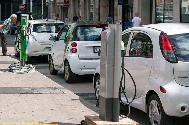 Azərbaycan elektromobilləşir: Maşın yağları bazarı çökə bilər - VİDEO