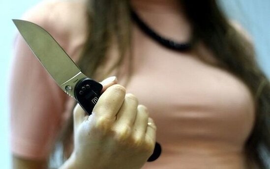 Bacı qardaşını şirniyyata görə başlanan mübahisədə öldürüb...