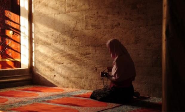Məsciddə BİABIRÇILIQ! Namaz qılan 20 yaşlı gənc qızı 60 yaşlı kişi zorladı - FOTOLAR