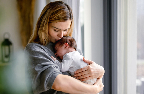 Ananın yaşının uşaqların sağlamlığına necə təsir etdiyi müəyyən olunub