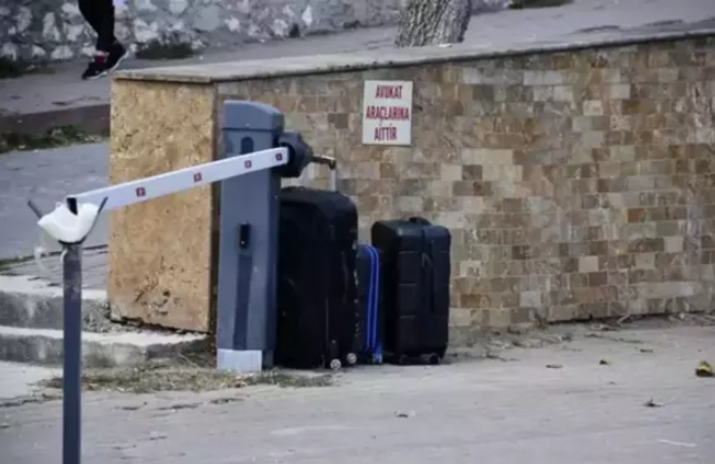 Unutduğu çamadanları götürmək üçün gəldi, saxlanıldı