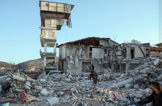 Hatayda bina özü çökdü, artırmasına heç nə olmadı-FOTO