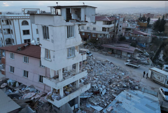 Hatayda bina özü çökdü, artırmasına heç nə olmadı-FOTO