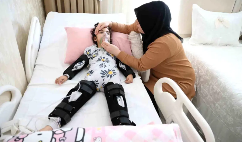 4 yaşlı uşaq yeriyərək girdiyi xəstəxanadan yataq xəstəsi olaraq çıxdı - VİDEO