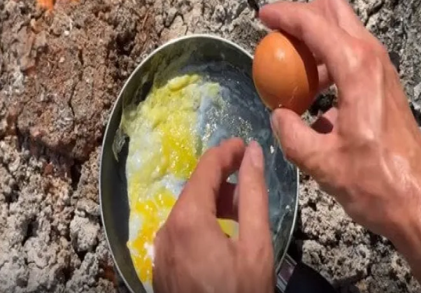 Bloqer vulkanda yumurta bişirdi - VİDEO