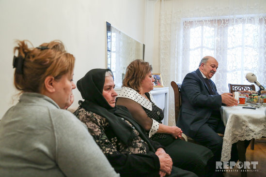 "İlhamdan sonra Fərizə sanki donur: özünü yandırmaq istəyir..." sevgi dastanı