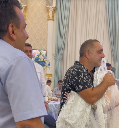 İbrahim Borçalı oğlu öləndən sonra İLK DƏFƏ toyda oxudu - VİDEO