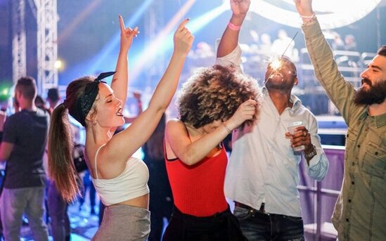 Bu şəhərin gecə klublarında rəqs etmək qadağan edildi