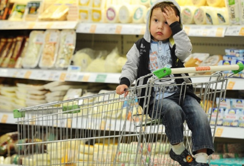 Uşaqla market alış-verişi edərkən nələrə diqqət etmək lazımdır? - AÇIQLAMA