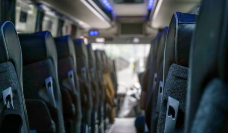 Sərnişin avtobusunda saxlanılan kişinin mədəsindən görün nələr tapıldı