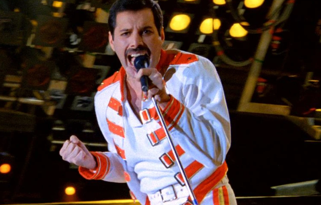 Əfsanəvi ifaçı Freddi Merkyurinin yarım əsr sonra dostunun həyat yoldaşından qızı "dünyaya gəldi"