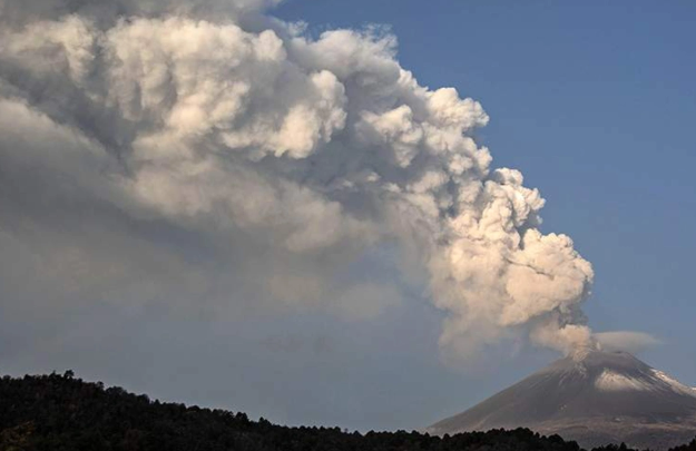 Yaponiyada vulkan 3 min metrdən artıq hündürlüyə kül və tüstü püskürüb