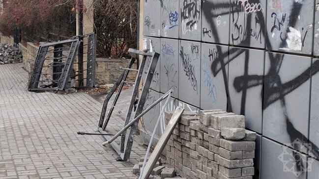 Kiyevə atılan "İskəndər"in qəlpələri səfirliyimizin binasına düşüb - Fotolar-Yenilənib