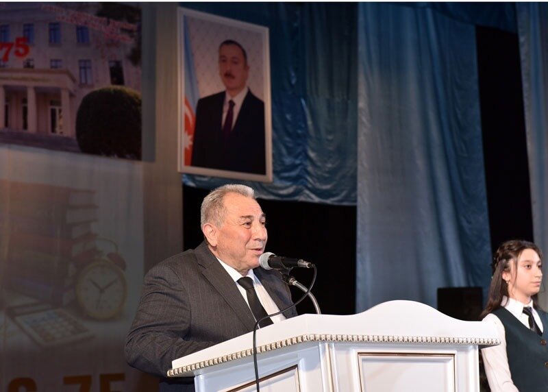 Gimnaziya direktoru kabinetində yaralandı - 1000 manat cərimələndi