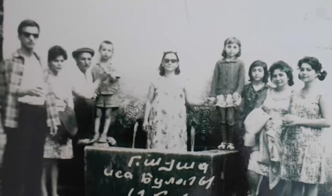 "İlyas Əfəndiyev "Xurşidbanu Natəvan" əsərində səhvə yol verib; yazıb ki, guya o, evli ola-ola ərə gedib"-Xurşidbanunun kötücəsi