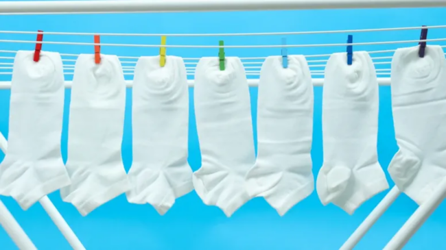 Paltar yuyarkən BİR ÇİMDİK ƏLAVƏ EDİN: Hətta ən köhnə corabları belə QAR KİMİ AĞARDIR