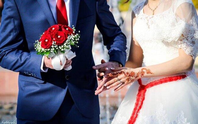 Toyda uşaq bəyin "gözünü çıxartdı" - VİDEO