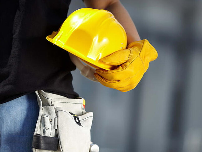 Bakıda fəhlə faciəvi şəkildə ÖLDÜ