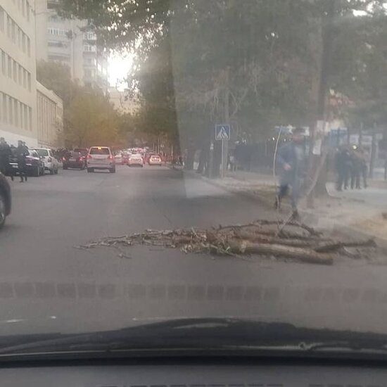 Güclü külək Bakıda bir sıra fəsadlar törədib - FOTO/VİDEO