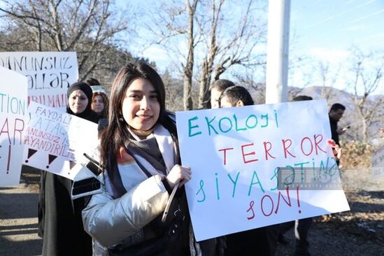 Azərbaycanlı etirazçıların qarşısına çıxan sülhməramlıların polkovniki sərxoş imiş - YENİLƏNİB + VİDEO
