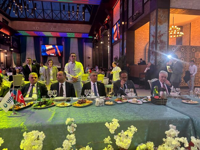 Bakıda Beynəlxalq Demokratlar Birliyinin (UID) Azərbaycan nümayəndəliyinin təşkilatçılığı ilə iftar süfrəsi açılıb - FOTOLAR