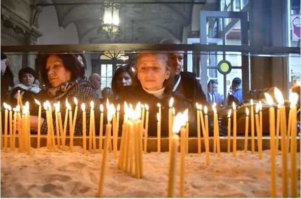 İstanbulda dini mərasim keçirildi: Çox sayda insan dənizə atıldı - FOTO/VİDEO