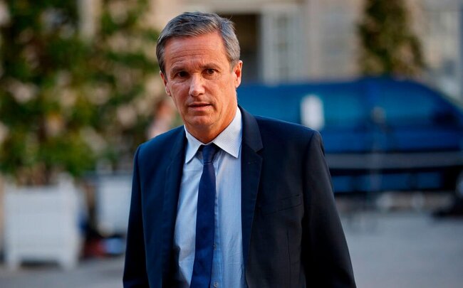 Fransalı siyasətçi Trampla görüşdən sonra Makronu istefaya çağırıb