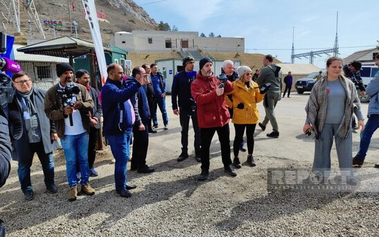 Xarici jurnalistlər Xankəndi-Laçın yolunda aksiya barədə məlumatlandırılıblar