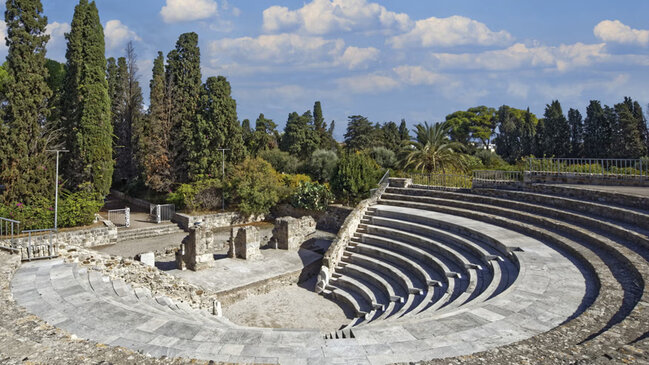 Turistlərin ziyarət etdiyi "qədim" Roma teatrı saxta imiş