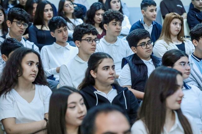 "Müasir dövrdə informasiya mühiti və sosial çağırışlar fonunda gənclər arasında mənəvi dəyərlər" mövzusunda tədbir keçirilib