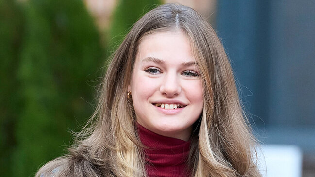 Kral ənənəsi pozuldu: Şahzadə ailənin ilk şahzadə pilotu oldu (FOTO)