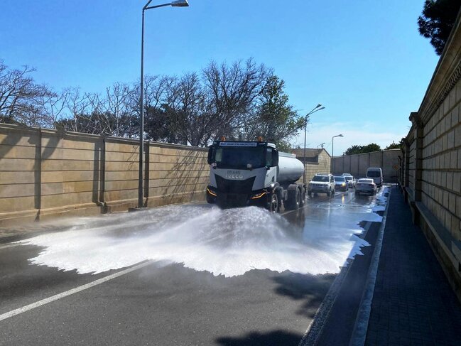 Bu gün paytaxtın 556 küçəsi yuyuldu - FOTO
