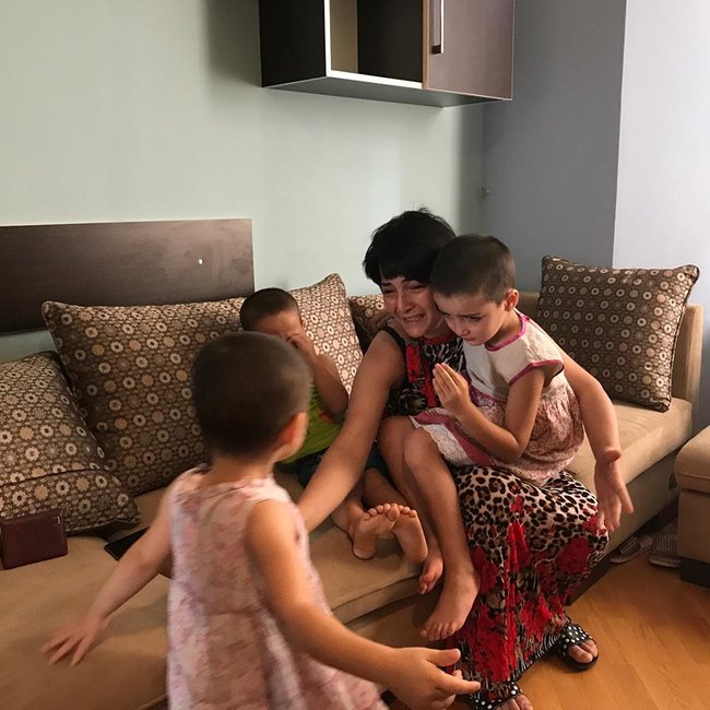 3 uşağını atıb başqasına qaçan ana barədə QƏRAR VERİLDİ