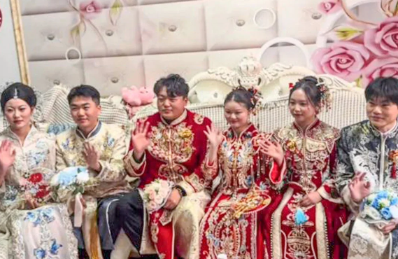 Çində qeyri-adi toy: Üçəm qardaşlar eyni gündə evləndilər