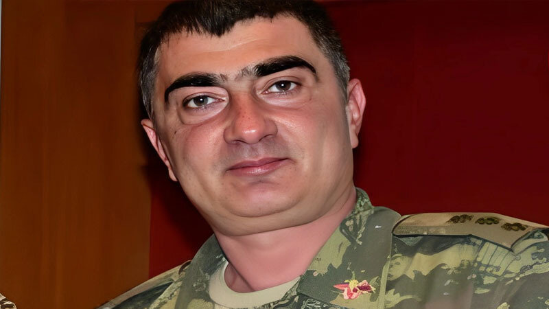 Bakıda hərbçi pulunu ödəyə bilmədiyi maşınını yandırdı (VİDEO)