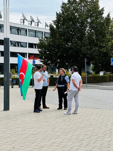 Azərbaycanlılar BMT-nin Bonn şəhərində yerləşən ofisinin önündə etiraz aksiyası keçirib