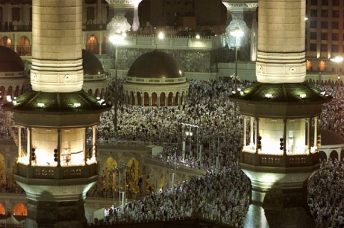 Məkkəyə piyada gedib qayıtdı - VİDEO