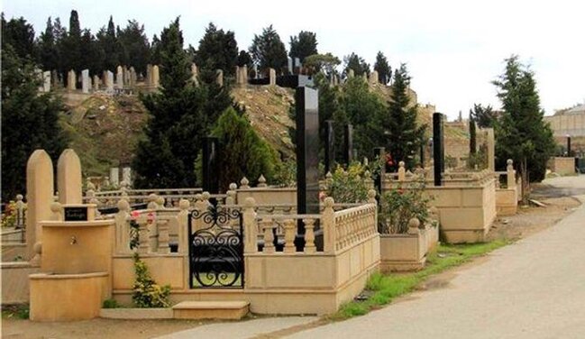 Azərbaycanda qəbir daşına ELƏ SÖZ YAZILDI Kİ, iş məhkəməyə kimi getdi