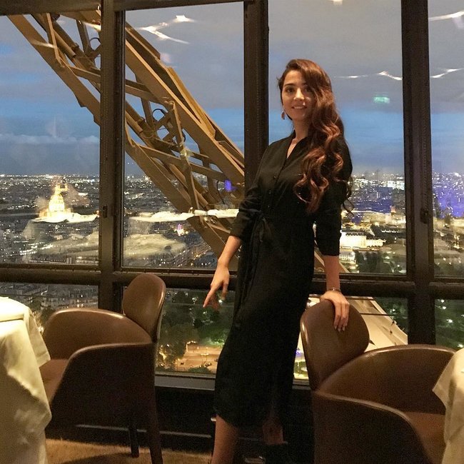 Kəmalə Piriyeva gözəlliyi ilə göz oxşadı - FOTOLAR