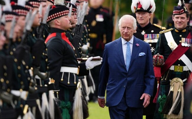 Kral III Çarlzın qvardiyasına qarşı terror aktının qarşısı alınıb