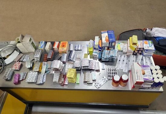 İran vətəndaşı dərmanları Azərbaycana corabında keçirmək istəyib - FOTO