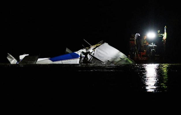 ABŞ-də təyyarə çaya düşüb: Ölənlər var