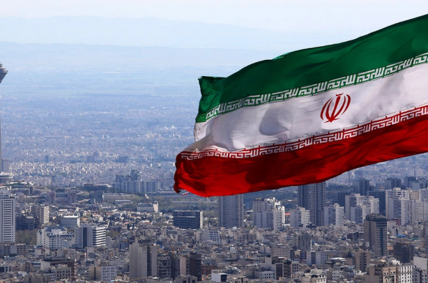 İran Yaxın Şərqdəki ABŞ vətəndaşlarını və bazalarını hücumla hədələdi