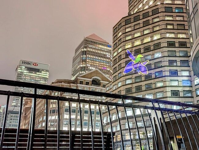 Britaniyada binalar bayrağımızın rənglərinə boyandı - Fotolar