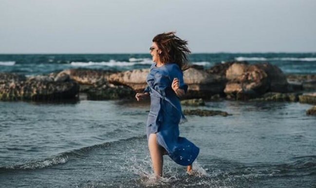 Əməkdar artist dəniz qırağında - FOTOLAR